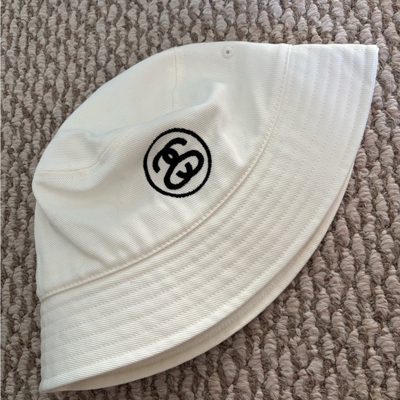 Stussy Unisex White Bucket Hat - Picture 1 of 3